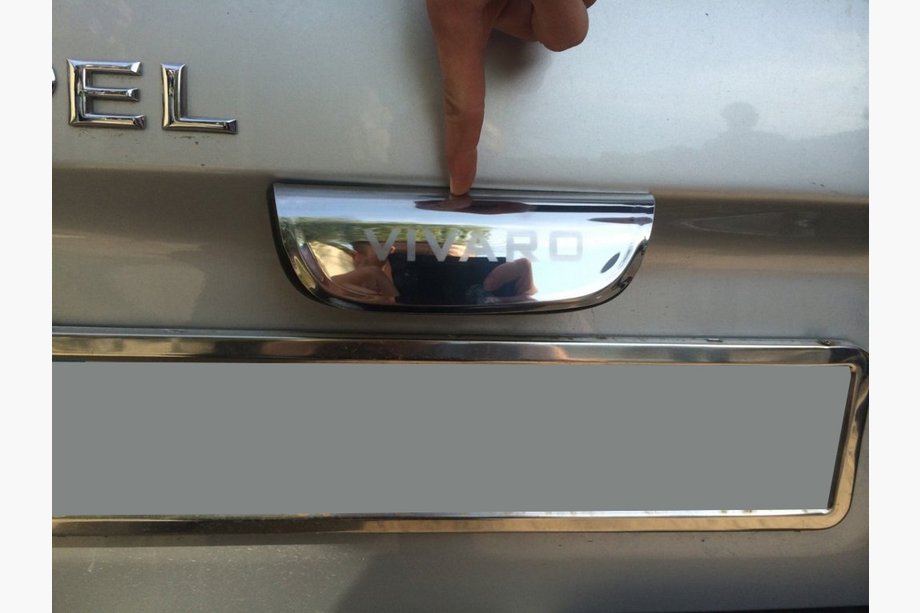 Nissan Primastar 2002–2014 Chromová lišta nad SPZ (křídlové dveře, nerez) Image