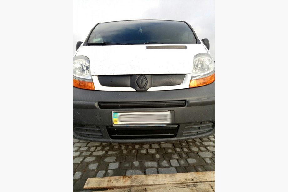 Renault Trafic 2001–2015 Zimní střední clona na masku chladiče (nad SPZ) 2001-2007, lesklá Fotografie 3