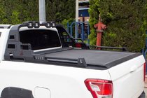 Mitsubishi L200 2006–2015 Rolbar Dakar s LED (pod roletu) fotografie 2