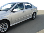 Opel Astra H 2004–2013 Boční prahy Sedan (k lakování) fotografie 1