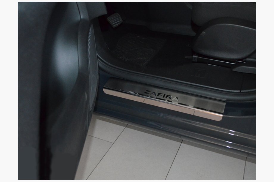 Opel Zafira C Tourer 2011–2019 Nerezové kryty prahů Natanika Premium (4 ks) Image