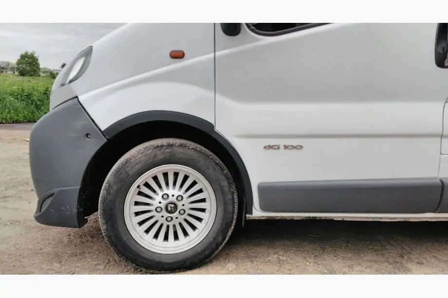 Renault Trafic 2001–2015 Lemy blatníků (4 ks, černé) Fotografie 4