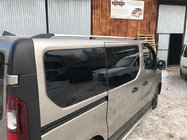 Renault Trafic 2015– Chromované střešní ližiny Krátká, plastové patky fotografie 3