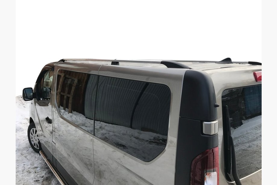 Renault Trafic 2015– Chromované střešní ližiny Krátká, plastové patky Image