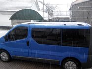 Renault Trafic 2001–2015 Černé střešní ližiny Dlouhé, plastové patky fotografie 5