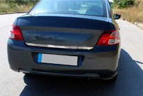 Peugeot 301 2012– Nerezová ochranná lišta na hranu kufru Carmos - turecká ocel fotografie 1