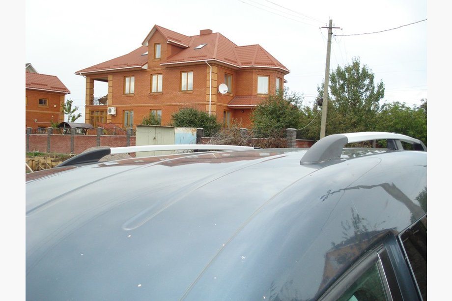 Volkswagen Caddy 2010–2015 Chromované střešní ližiny Standardní, kovové patky Fotografie 5