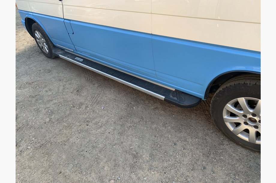Volkswagen T4 Transporter 1990–2003 Boční nášlapy RedLine Black (2 ks, hliník) Image