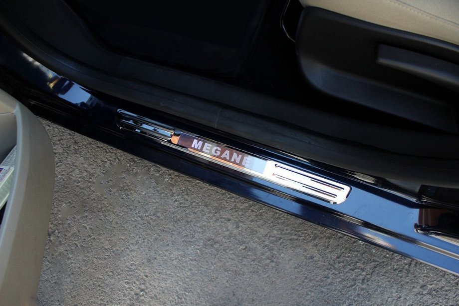 Renault Megane III 2009–2016 Bezdrátové osvětlené prahové lišty (2 ks, nerez) Image