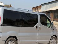 Renault Trafic 2001–2015 Chromované střešní ližiny Dlouhé, plastové patky fotografie 6