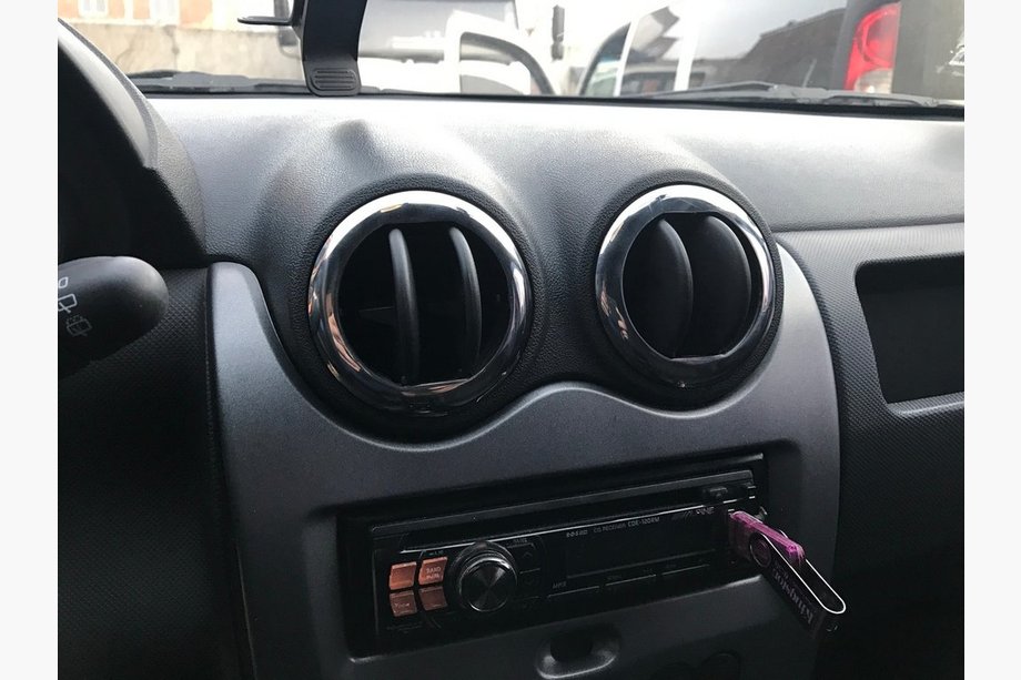 Renault Duster 2008–2017 Nerezové rámečky výdechů ventilace interiéru (4 ks) Image