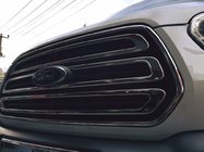 Ford Transit 2014– Nerezové lišty na masku chladiče (2014-2018, 3 ks) Carmos - turecká ocel fotografie 4