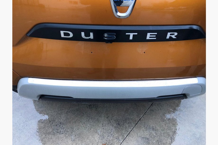 Dacia Duster 2018–2024 Nerezová ochranná lišta zadního nárazníku Carmos V1 Image