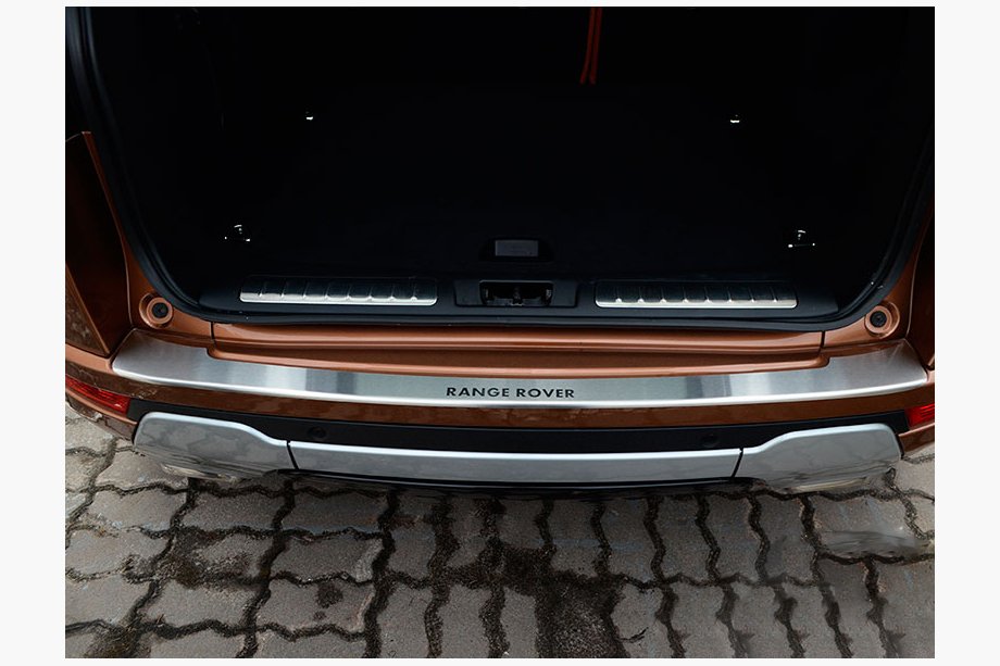 Range Rover IV L405 2013–2021 Nerezová ochranná lišta na zadní nárazník s ohybem Natanika Image