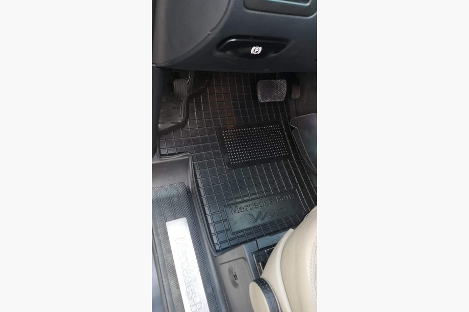 Mercedes Vito W639 2004–2014 Gumové autokoberce s vysokým okrajem (Autogumm) Image