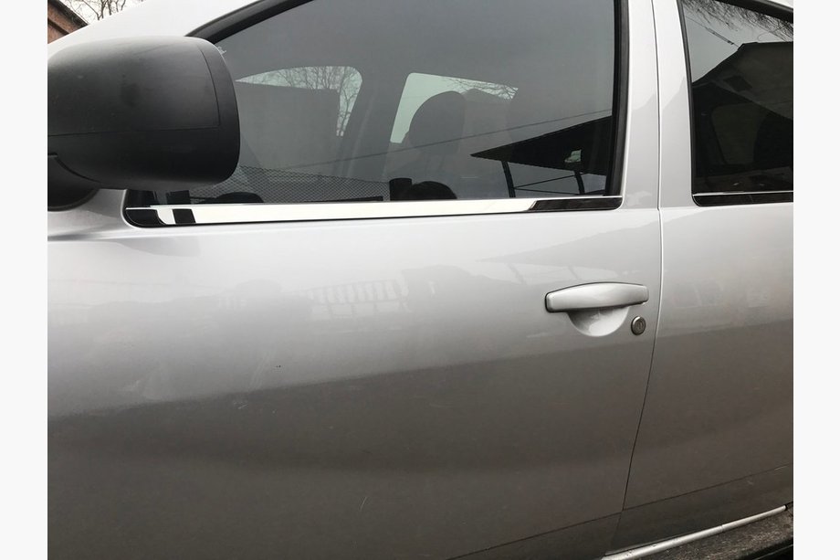 Dacia Duster 2008–2018 Okenní lišty (4 ks, nerez) Fotografie 3
