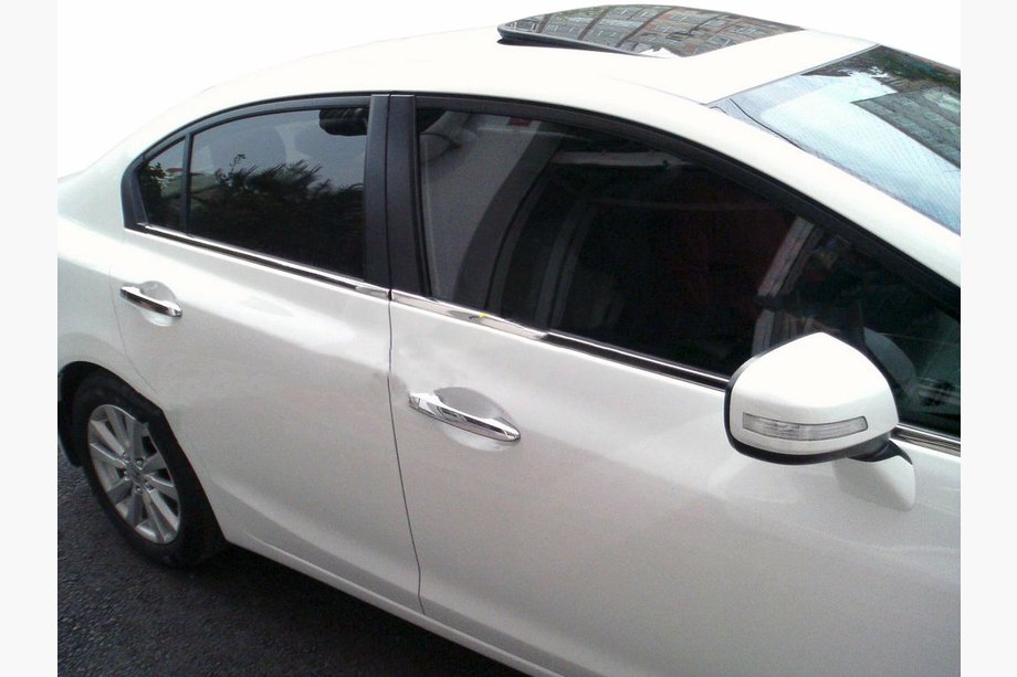 Honda Civic Sedan IX 2011–2016 Vnější okenní lišty Carmos (4 ks, nerez) Image