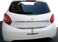Peugeot 208 2012–2019 Nerezová lišta na hranu víka kufru fotografie 1