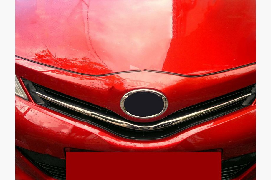 Toyota Yaris 2010–2020 Nerezové lišty na masku chladiče Image