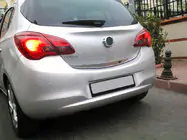Opel Corsa D 2007–2014 Nerezová lišta hrany víka kufru fotografie 1