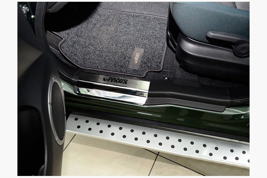 Suzuki Grand Vitara 2005–2017 Nerezové kryty prahů Natanika Premium (4 ks) Image