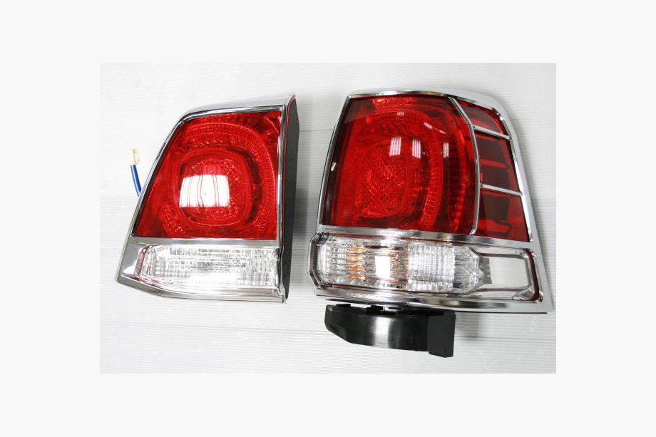 Toyota Land Cruiser 200 2007–2021 Chromované kryty zadních světel (2008-2012, 4 ks, plast) Image