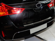 Toyota Auris 2012–2018 Chromová lišta na zadní nárazník Nataniko (HB, nerez) fotografie 1
