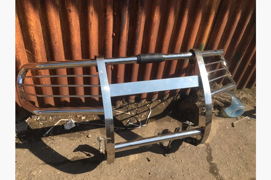 Toyota Land Cruiser Prado 120 2002–2009 Použitý bullbar s ochranou světlometů (originál) Image