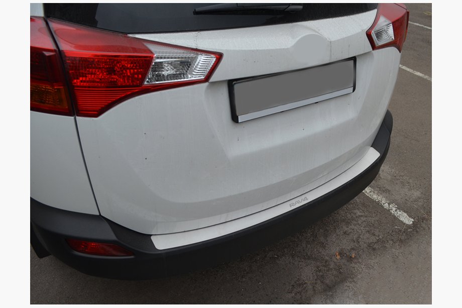 Toyota Rav 4 2013–2018 Nerezová lišta na zadní nárazník Nathaniko Image