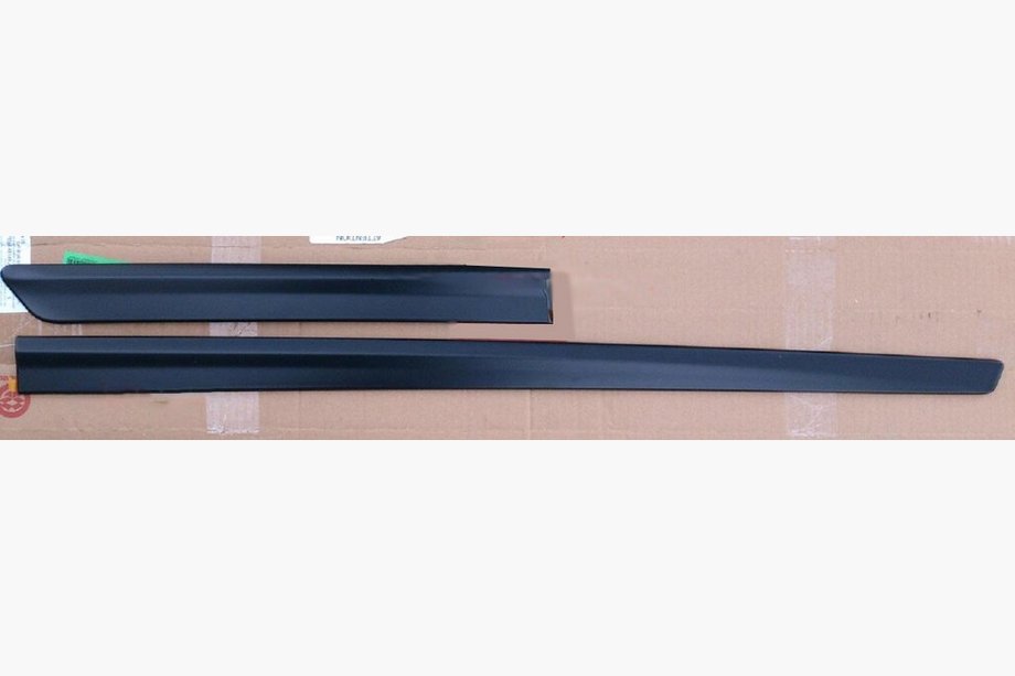 Toyota Highlander 2013–2019 Originální dveřní lišta (2 ks, pravá strana) Image