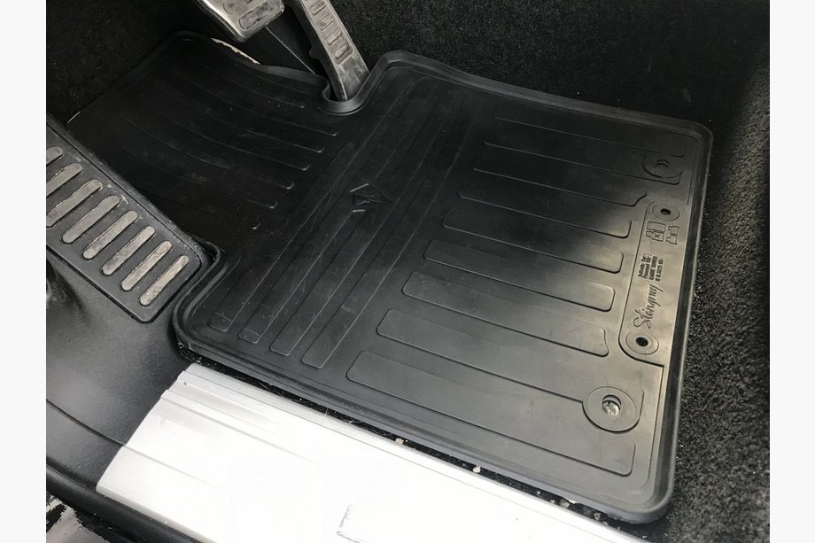 Volvo XC70 2007–2013 Gumové autokoberce do interiéru (4 ks, Stingray Premium) Image