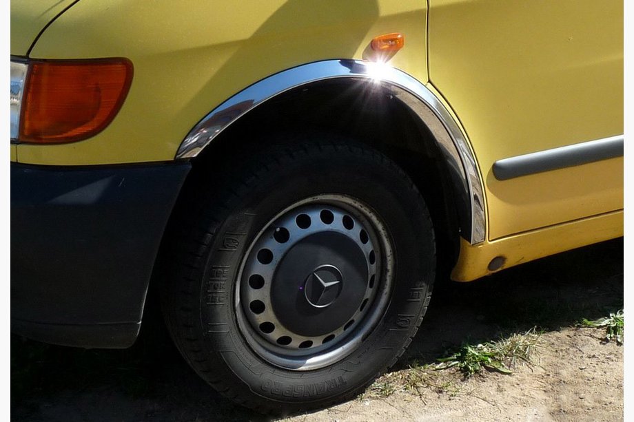 Mercedes Vito W638 1996–2003 Nerezové lišty na lemy blatníků (4 ks) Fotografie 2