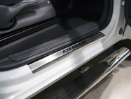Volkswagen Amarok 2010–2022 Nerezové kryty prahů Nataniko (4 ks, nerez) Carbon – 3M páska, 0,8 mm fotografie 1
