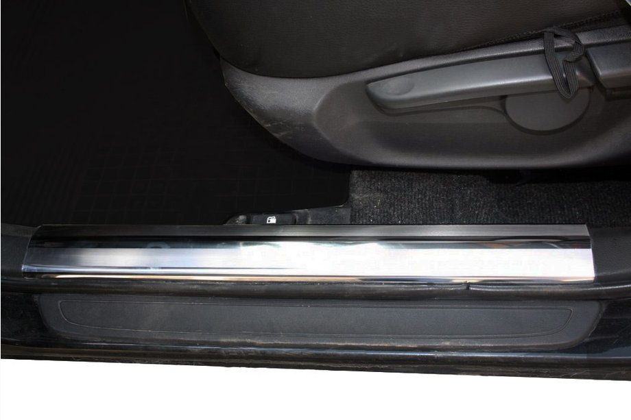 Toyota Corolla 2007–2013 Nerezové kryty vnitřních prahů (4 ks) Image