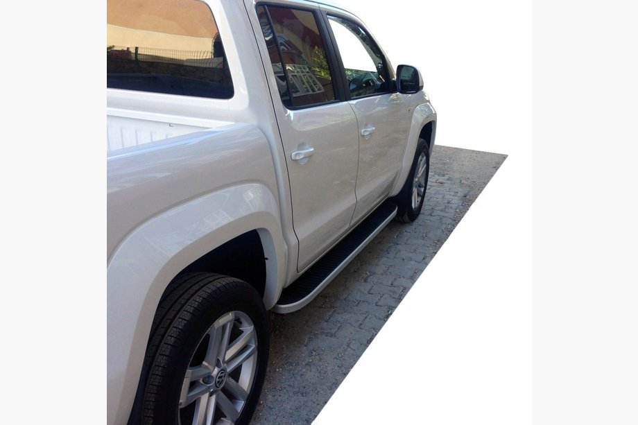 Volkswagen Amarok 2010–2022 Boční prahy Tayga Grey (2 ks, hliník) Image