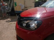 Volkswagen Caddy 2010–2015 Deflektor na kapotu (FLY) fotografie 3