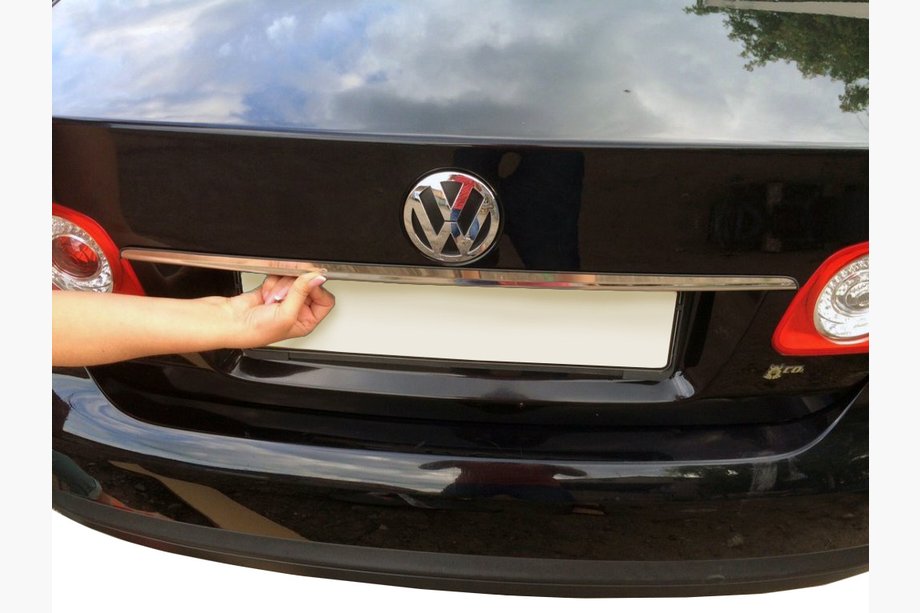 Volkswagen Jetta 2006–2011 Lišta nad SPZ (nerez) Image