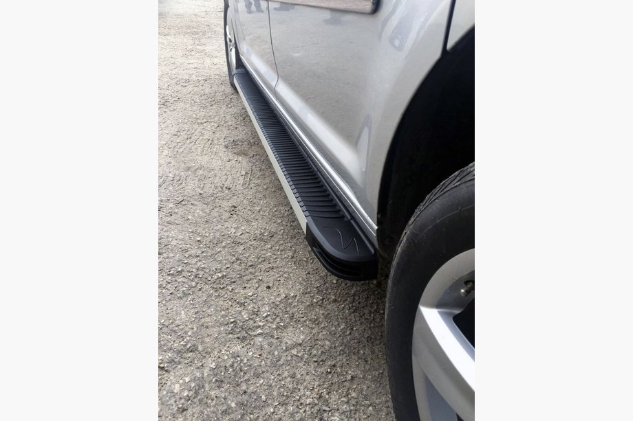 Volkswagen Amarok 2010–2022 Boční nášlapy Maya V1 (2 ks, hliník) Image