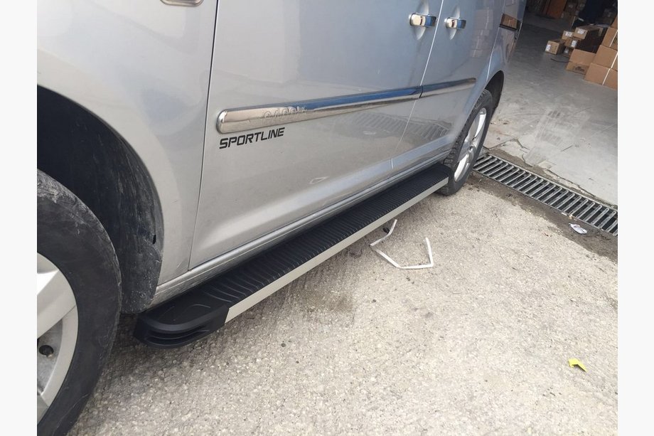 Volkswagen Caddy 2010–2015 Nerezové lišty na dveře (4 ks) Standardní provedení, Carmos – turecká ocel Image
