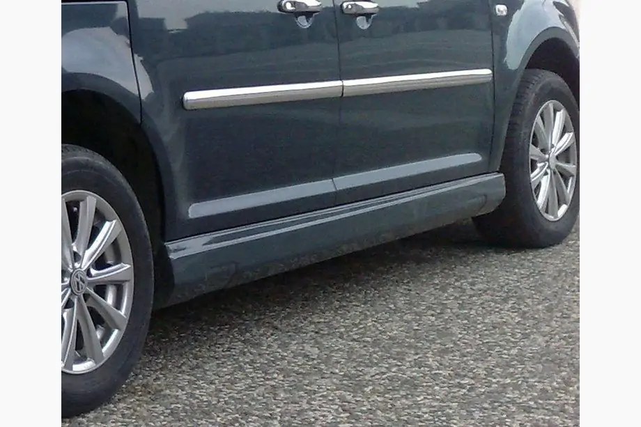 Volkswagen Caddy 2004–2010 Boční prahy Dew-Model (k lakování) Image