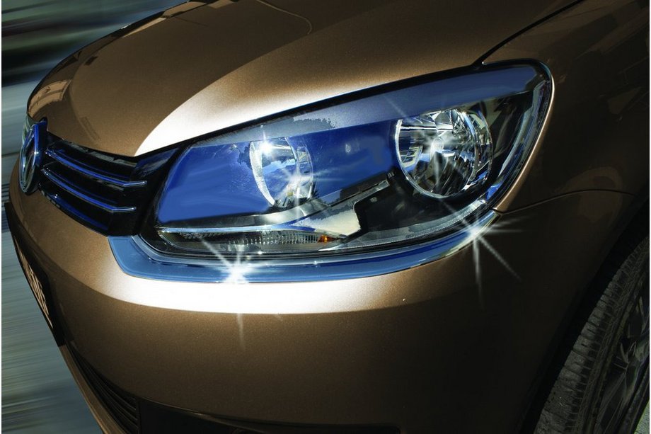 Volkswagen Caddy 2010–2015 Nerezové kryty světlometů (2 ks) Fotografie 1