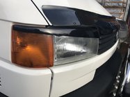 Volkswagen T4 Transporter 1990–2003 Mračítka na světlomety pro rovnou kapotu (2 ks) Černý lesk fotografie 2