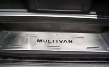 Volkswagen T5 Multivan 2003–2010 Nerezové kryty vnitřních prahů (OmsaLine) fotografie 3