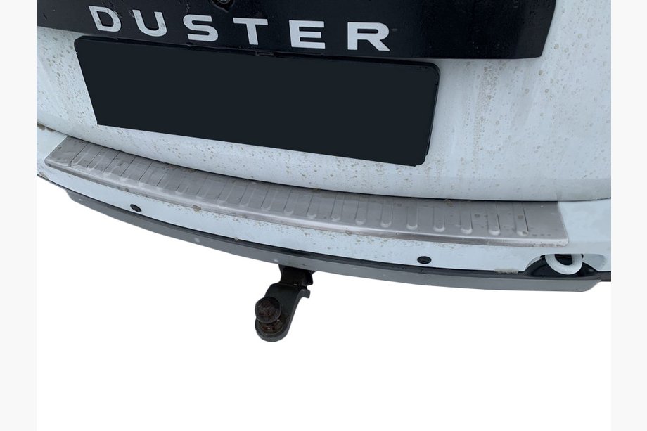 Renault Duster 2008–2017 VÝPRODEJ! Ochranná lišta na zadní nárazník Carmos s ohybem (nerez) Image