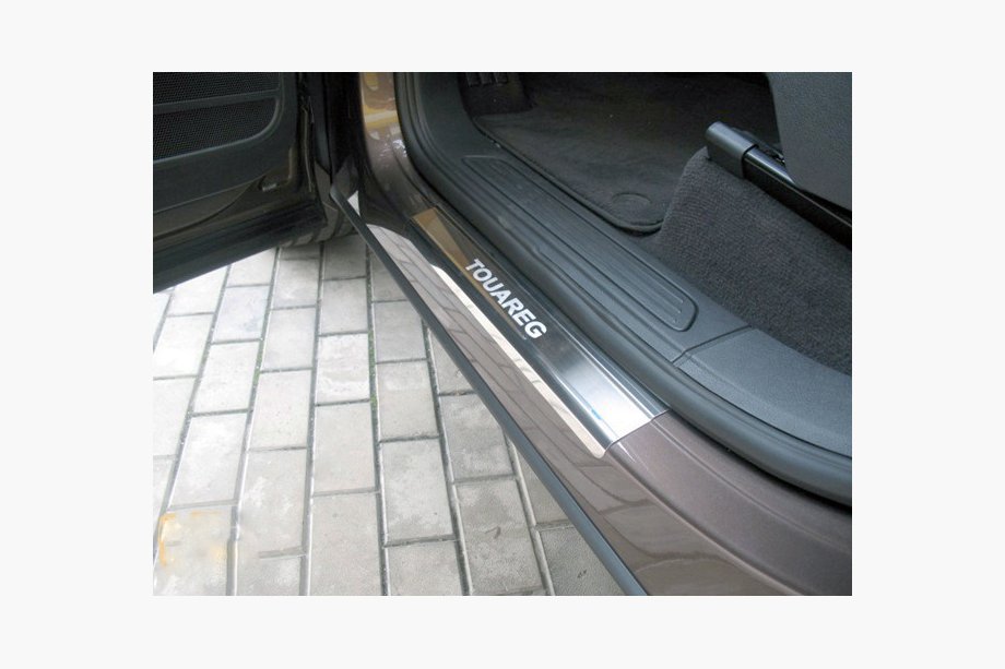 Volkswagen Touareg 2010–2018 Nerezové kryty prahů Nataniko (4 ks) Standard - páska Lohmann, 0,5 mm Image
