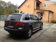 Volkswagen Touareg 2002–2010 Střešní ližiny chrom (plastové patky) Kovová patka fotografie 7