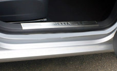 Volkswagen Jetta 2006–2011 Nerezové kryty vnitřních prahů fotografie 2