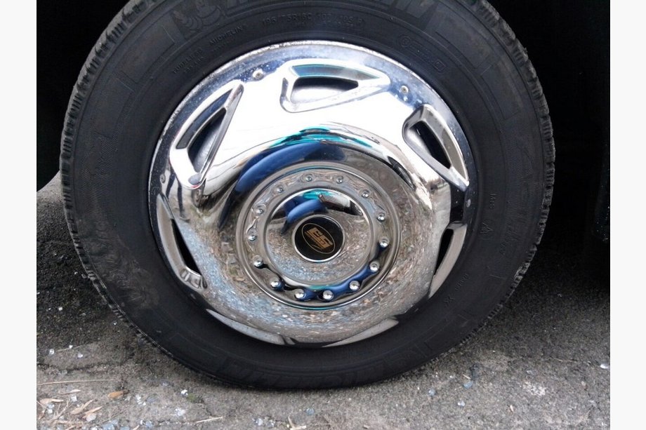 Volkswagen Crafter 2006–2016 Nerezové kryty kol OEM (dvounápravové, 4 ks) Fotografie 3