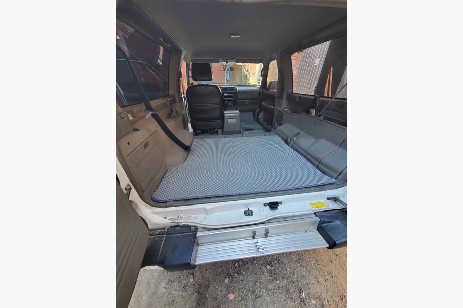 Nissan Patrol Y61 1997–2011 EVA rohož do kufru, krátká (šedá) Fotografie 1