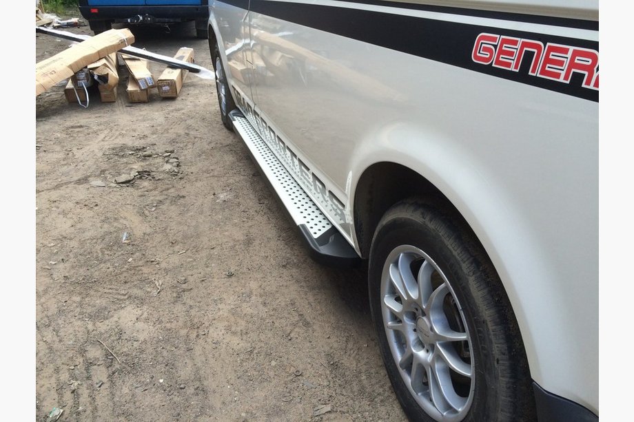 Volkswagen T5 Transporter 2003–2010 Boční nášlapy Allmond Grey (2 ks, hliník) Dlouhý rozvor Image